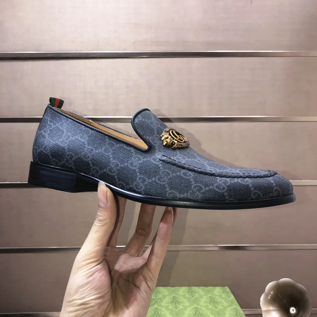 Men's shoes💰500💰Italy's top luxury men's shoe giant (GUCCI) (Gucci) (full cowhide lining) new arrival🍃Original European style🔰 Pleasant to the eye😍In order to make the shoes more durable and non-deformable🌀The production continues to follow traditional methods but there is still no lack of innovation💪Choose original sheepskin for the leather♻️ Smooth and natural And extra bright ⭐Made of imported cowhide, the first choice of rich people 38-45 (45 customized)